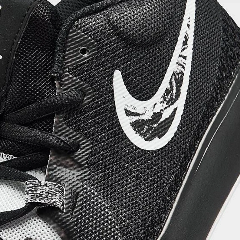 BIG KIDS' NIKE KYRIE FLYTRAP 6 BASKETBALL‎ SHOES